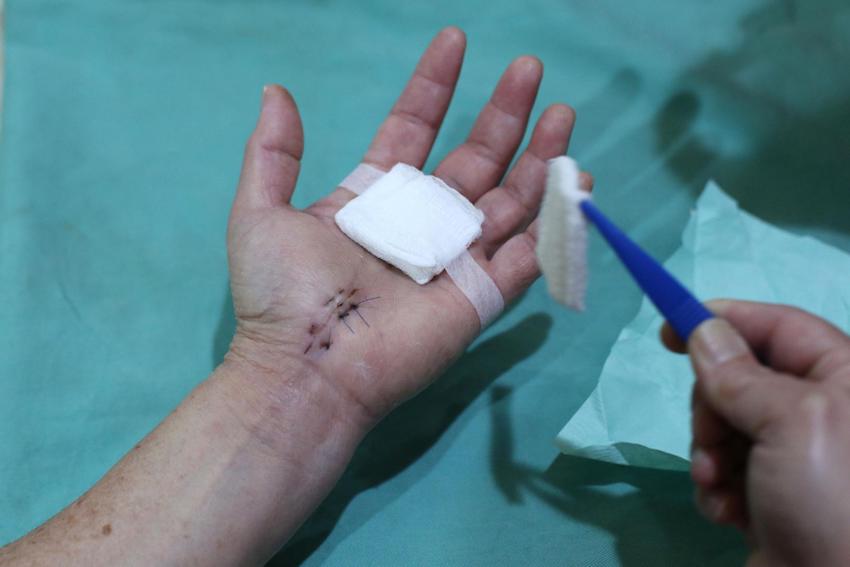 Wound cleaning and dressing service at Klinik Dr Care Rawang